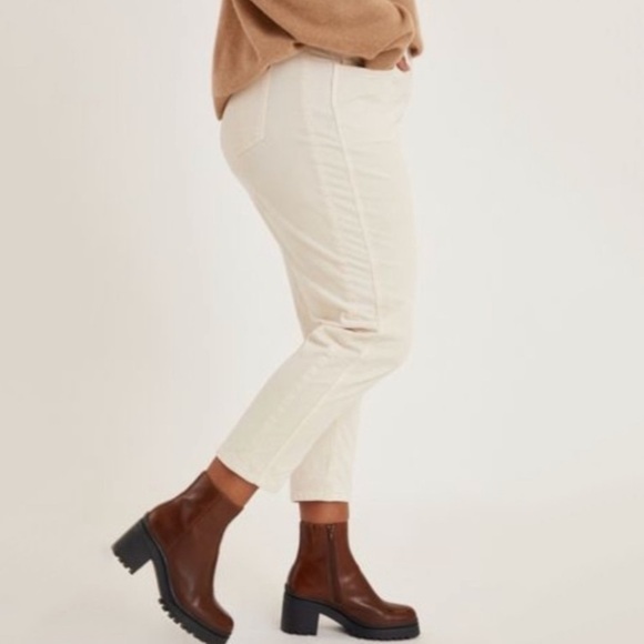 NWT Anthropologir Pilcro Corduroy High Rise Slim Boyfriend Pants in Cream - Picture 2 of 9